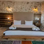 Cappadocia Hobbit House Невшехир