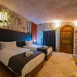 Cappadocia Hobbit House Невшехир