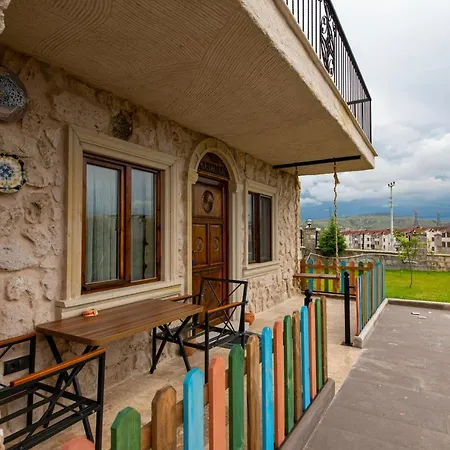 Cappadocia Hobbit House Невшехир
